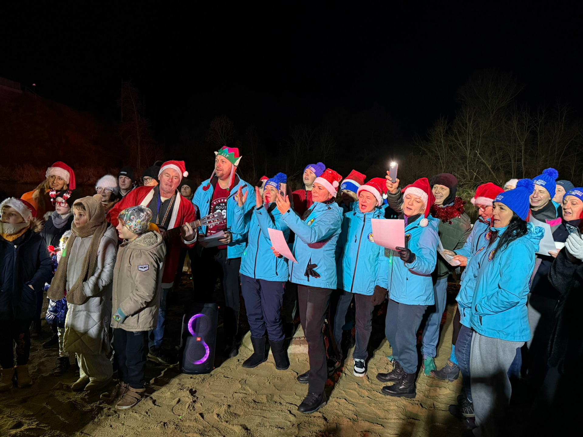 Wieczorne Mikołajkowe Morsowanie „Morsy w blasku księżyca”