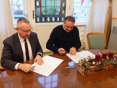 podpisanie umowy w Karlinie