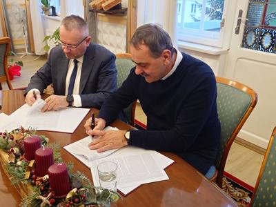 podpisanie umowy w Karlinie