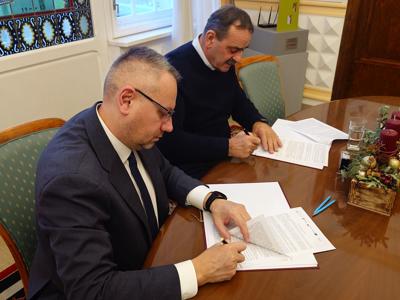 podpisanie umowy w Karlinie