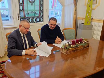 podpisanie umowy w Karlinie