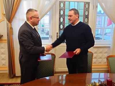 podpisanie umowy w Karlinie