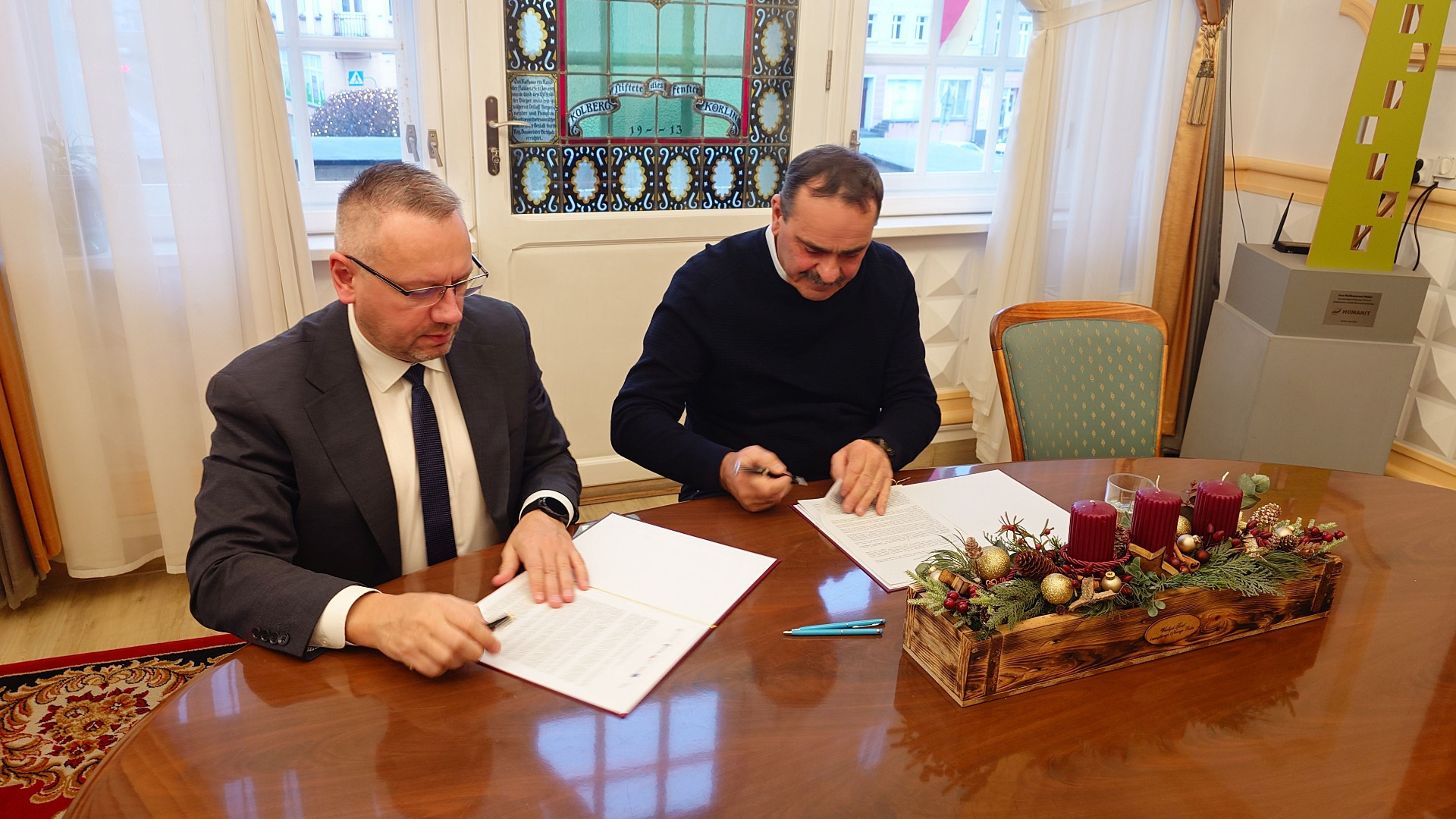 podpisanie umowy w Karlinie