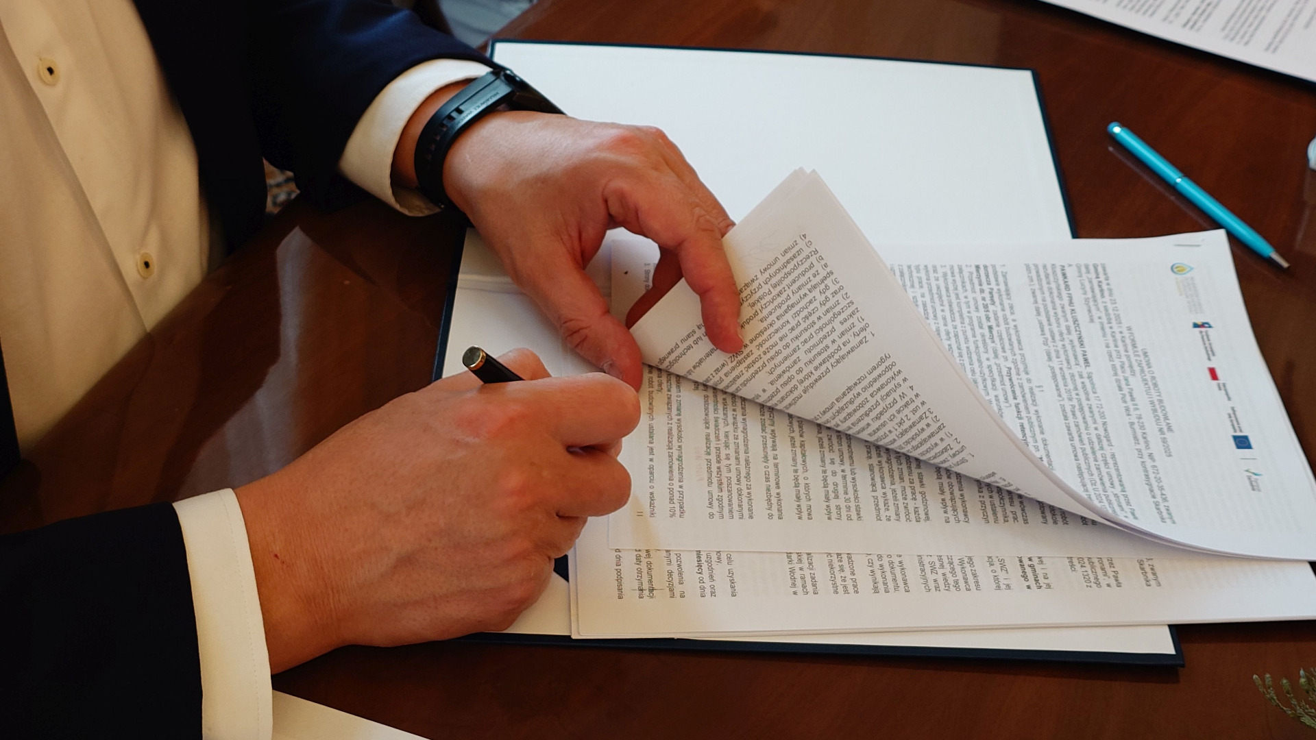 podpisanie umowy na małą retencję