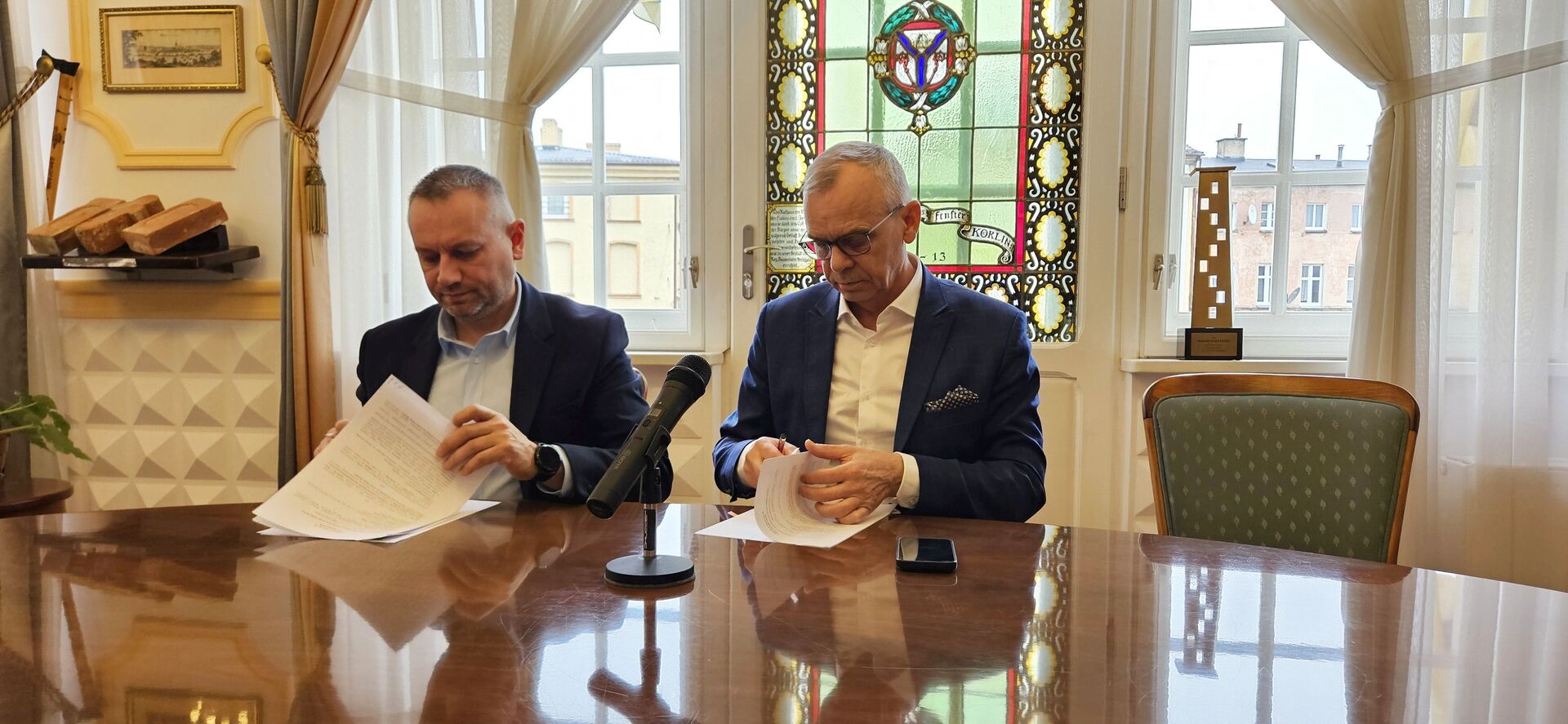podpisanie umowy na realizację projektu pn.”Modernizacja oświetlenia na terenie Gminy Karlino”