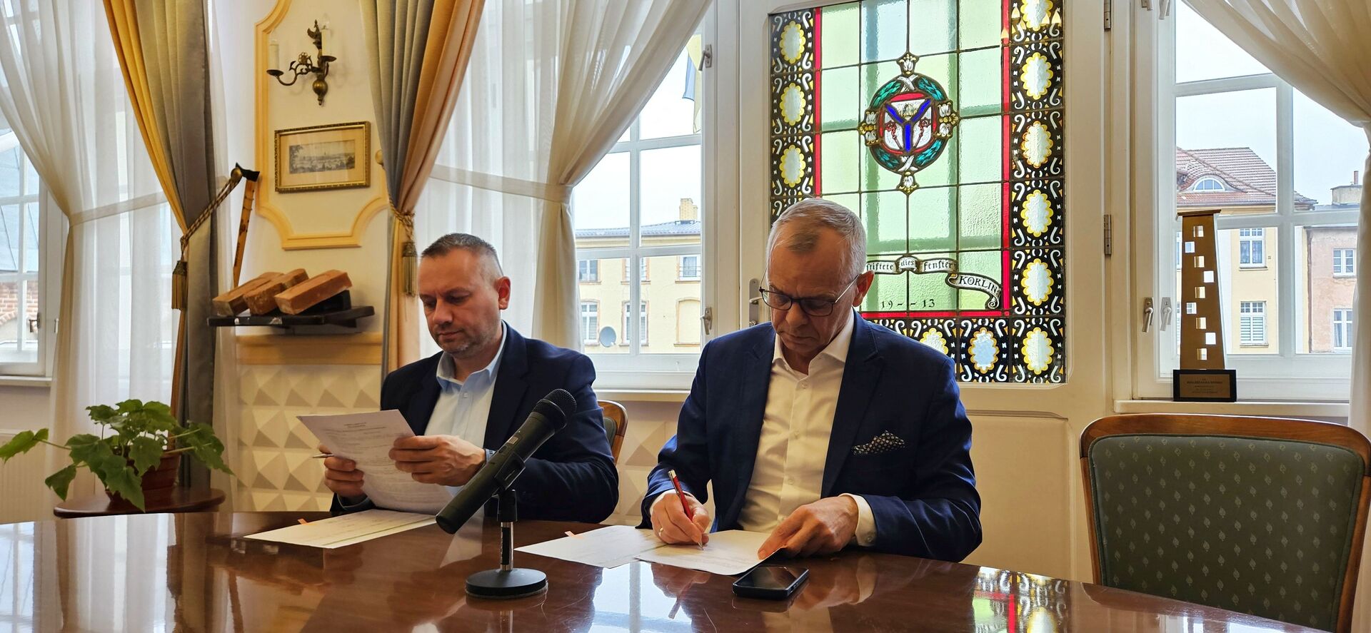 podpisanie umowy na realizację projektu pn.”Modernizacja oświetlenia na terenie Gminy Karlino”