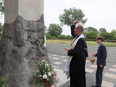 Uroczystość odsłonięcia Pomnika w Kozikach