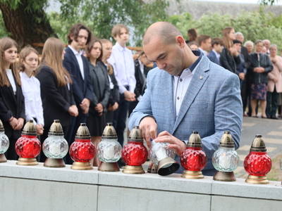Uroczystość odsłonięcia Pomnika w Kozikach