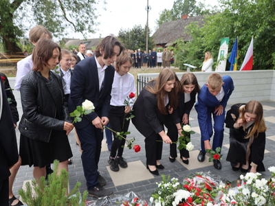 Uroczystość odsłonięcia Pomnika w Kozikach