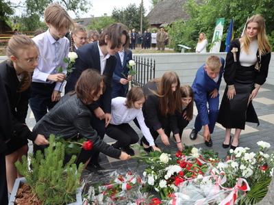 Uroczystość odsłonięcia Pomnika w Kozikach